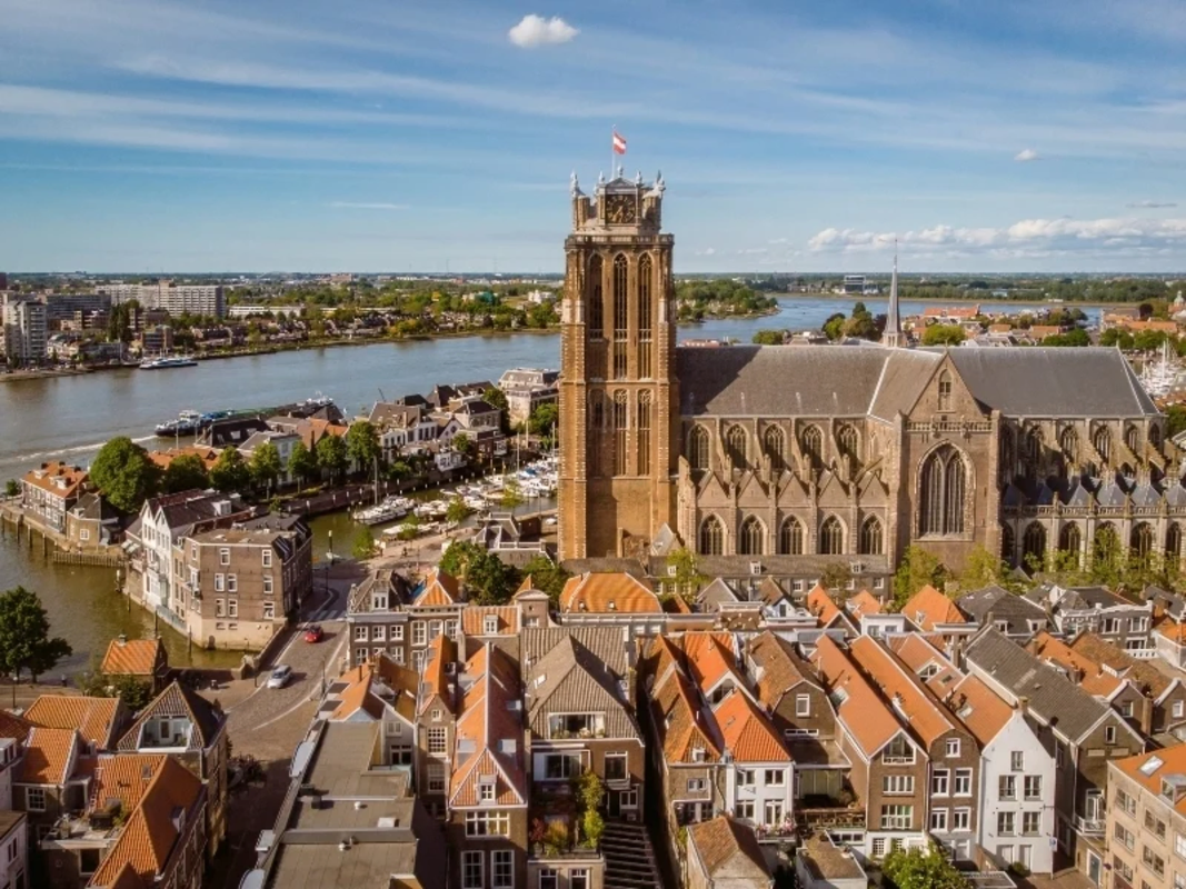 dordrecht-aan-het-water-800x600.jpg